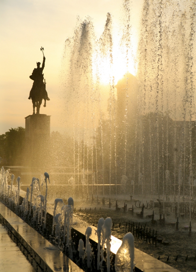 Ансамбълът на фонтаните, Крайова